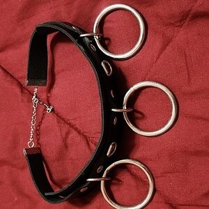 Black choker